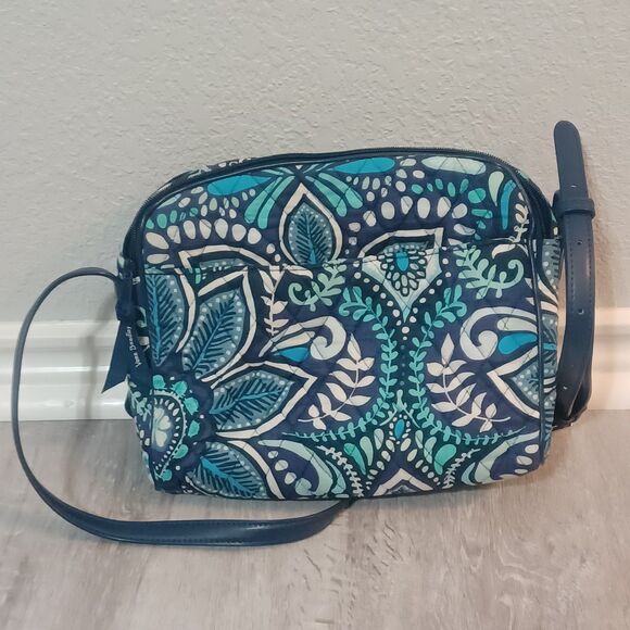VERA BRADLEY Blue Paisley Quilted Crossbody - Picture 3 of 4